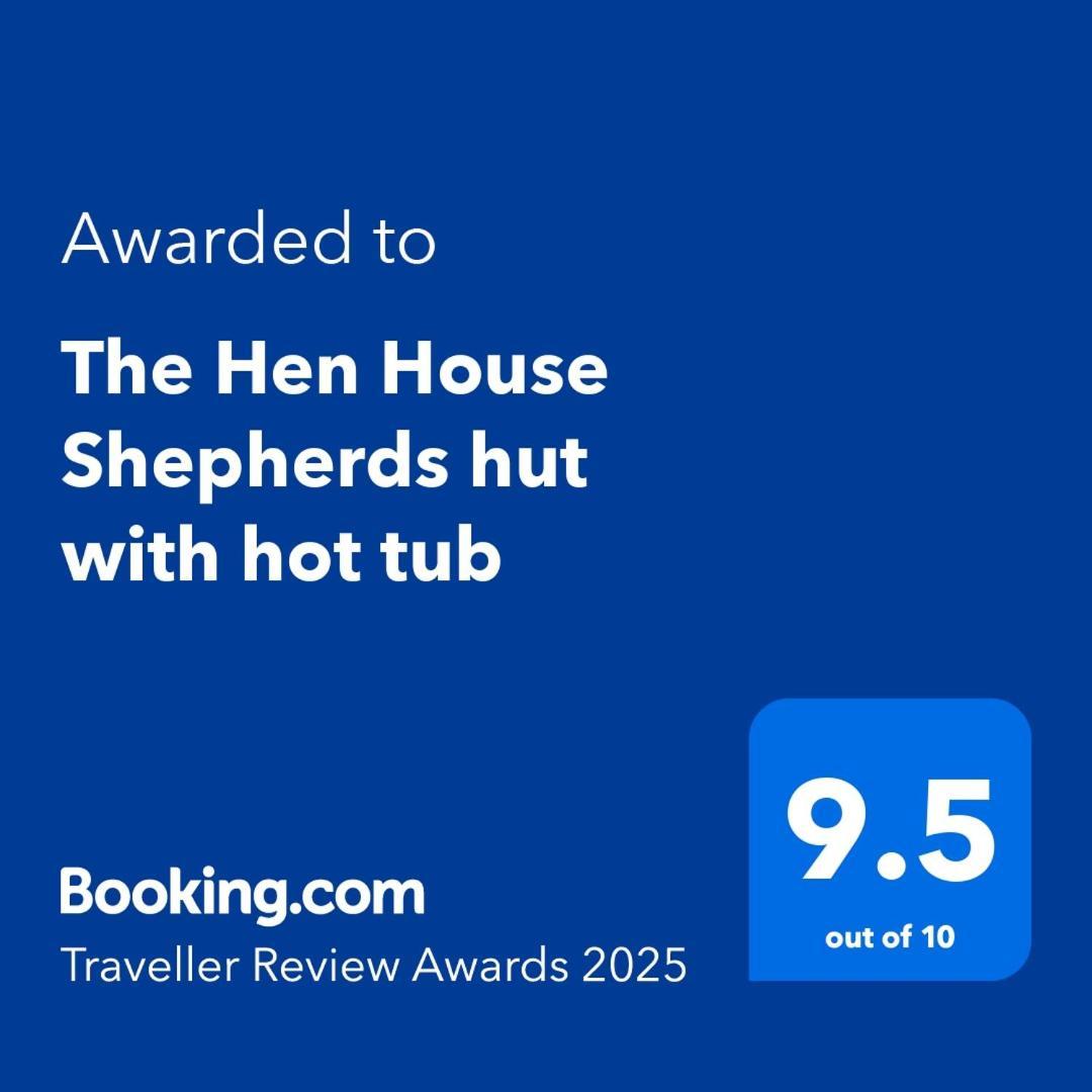 The Hen House Shepherds Hut With Hot Tub Chittoe Exterior photo